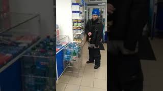 Зашёл посрать в аптеку