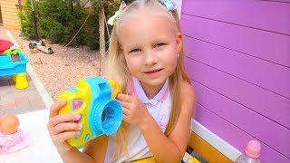 Алиса играет в сюжетные игры для детей ! Alice  play in playhouse