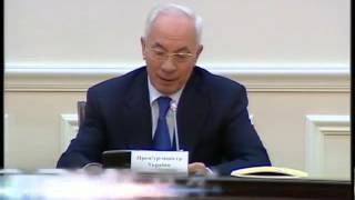 Азаров призвал общественность и политсилы не накаля...