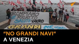 Venezia: attivisti celebrano il temporaneo divieto di ormeggio delle navi da crociera al porto