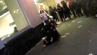 Cop gets into fight in Time Square, NY