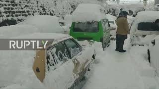Pakistan: Heavy snow paralyses mountain resort town of Murree, kills at least 22