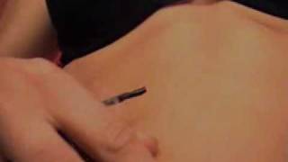 Bellybutton tickling close-up !