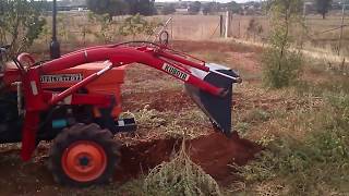 KUBOTA L-1501DT χειρισμός του κουβά - www.trakterakia.gr
