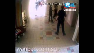 打完癌妇再踢警察，文身女被制伏逮捕 Part3