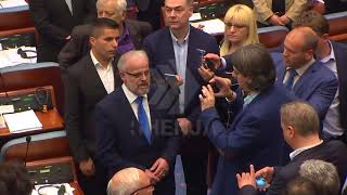 Retro: Si ndodhi rrahja e deputetëve më 27 prill