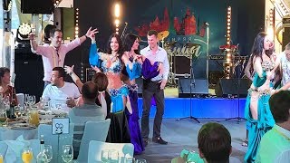 Танцовщицы вышли танцевать гости были ошеломлены