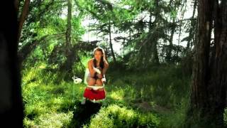 Hot Model Takes Piss in Woods
