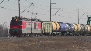 Электровоз ВЛ10-896 с грузовым поездом