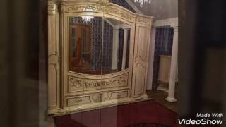Спальная мебель, куханные, столы и стулья.
