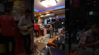 Musisi jalanan minang "cincin permato di jari mani"