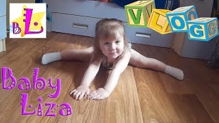 VLOG Лиза Садится на шпагат кувыркается делает мостик Gymnastiks twine