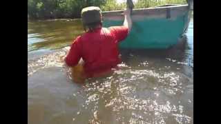 Женщина купается в одежде.  woman bathe dressed
