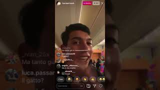 FUORI PER I CASH *UBRIACO* OFFENDE UNA SIGNORA CHE GLI ROMPE IL CA**O IN LIVE!!