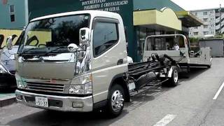 MITSUBISHI  CANTER FLATOP SUBINDO A RAMPA
