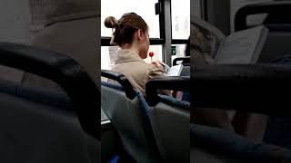 Девушка немного увлеклась и забыла что едет в общественном транспорте.