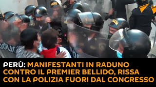 Perù: manifestanti in raduno contro il premier Bellido, rissa con la polizia fuori dal congresso