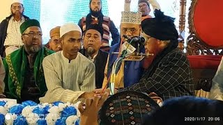 ব্রেকিং নিউজঃলালদিঘী ময়দানে আন্তর্জা‌তিক সুন্নী স‌ম্মেলনে একজন হিন্দু ছে‌লে ইসলাম ধর্ম গ্রহন ক‌রেন।