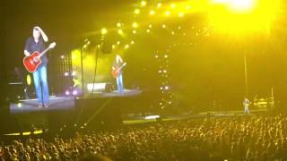 Blake Shelton helps US Marine propose at Bayou Country Superfest 2017 - Awesome
