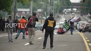 USA: Proud Boys and Antifa clash in violent Portland riots