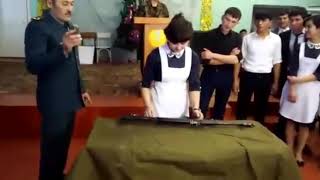 Uzbek qizi. Сборка и разборка Калашников.  от узбечка