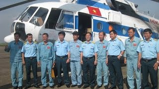 Bộ đội biên phòng Việt Nam dùng trực thăng đưa ngư dân đảo Trường Sa về đất liền cấp cứu