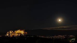 Η Πανσέληνος της Καραντίνας πάνω από την Ακρόπολη