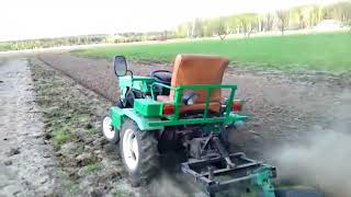 Мой мототрактор тоже умеет пахать сам :)