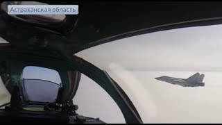 В небе над Астраханской областью МИГи устроили учебный бой