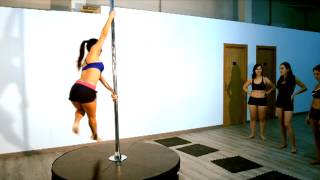 Lesly Aranda, Clases de Pole dance