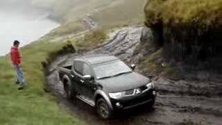 Mitsubishi L200 subiendo