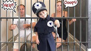 Лера - ЗЛОЙ ПОЛИЦЕЙСКИЙ! Играем с родителями в злого полицейского. | Видео для детей | Lera Vlog