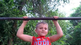 в 6 лет подтягивается 100 раз на турнике, pulled 100 times on the bar
