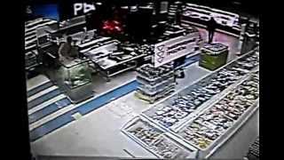 В Супермаркете сотка  голый мужик залез в аквариум Кривой рог (Ремикс)