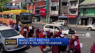 Biksu Ikut Protes Kudeta Militer Myanmar