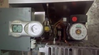Газовый котел FERROLI diva С24 загудел двигатель.