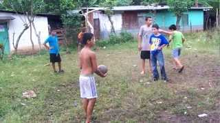 HONDURAS NIÑOS JUGANDO LA POTRA