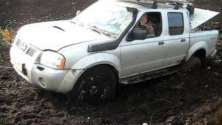 Nissan NP-300 застрял в торфе. Рязанская область Сентябрь 2011