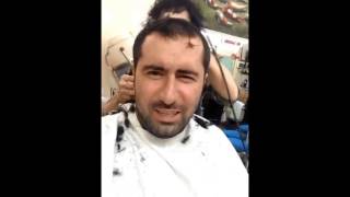 Singapurlu kadın berber ve Türk (Komik Video)