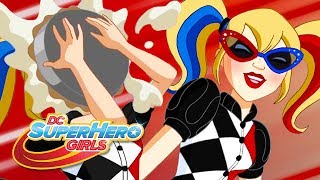 DC Super Hero Girls in Italiano | Le marachelle di Harley | Batman Day 2017