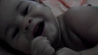 Fiz xixi na cama da mamãe