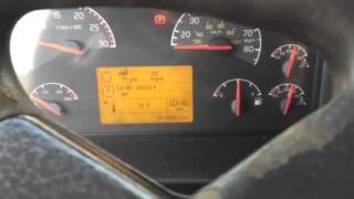 Volvo 2005 VNL 670 Red