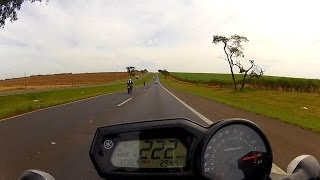 Motos na pista a mais de 200 kmh