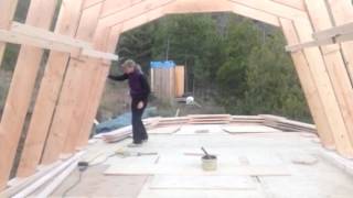 How a Self-Reliant woman sets Homemade Gambrel Roof Trusses