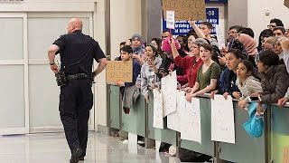 Décret anti-immigrés : un juge fédéral bloque l'expulsion des ressortissants "indésirables"