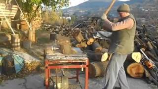 Неправильно спроектированный конусный дровокол.