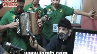 El Vallenato y su Kombo Kolombia - Eres Ajena acustico en vivo en Radio Gales