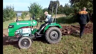 Минитрактор GRASSHOPPER G 20B пашет