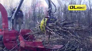 Трактор МТЗ с Щеподробилкой Farmi 260 и краном манипулятором Palms 530.