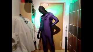 4 Morphsuits übereinander gezogen